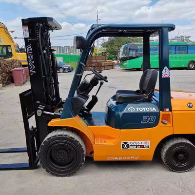 JAPAN TOYOTA FD30 3ton vorkheftruck met totale afmetingen van 2,6*1,2*2.8