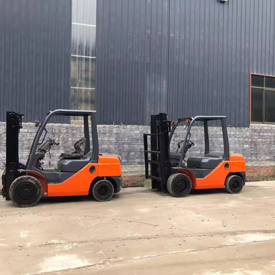 2012 Gebruikte Japanse Toyota 3 ton vorklift met 3 mast vorklift en automatische handmatige bediening