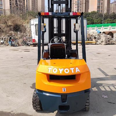 Gebruikte Japan Toyota 8FD30 Vorklift 3 TON Diesel Vorklift 2.6*1.2*2.8 Algemene afmetingen