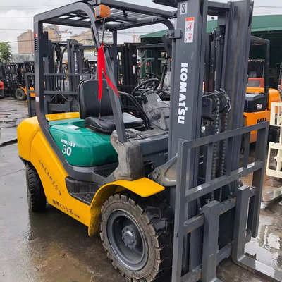 Gebruikte Komatsu 3ton FD30 Diesel vorkheftruck met 1.6M vorkbreedte in Shanghai Japan Gebruikt