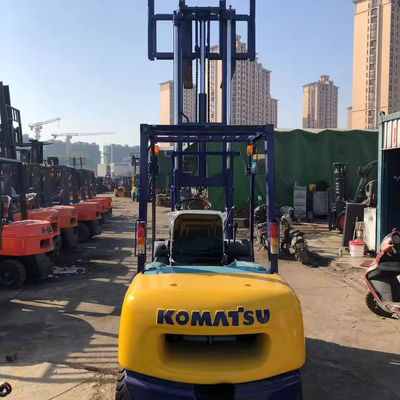Gebruikte Komatsu 3 Ton FD30 Diesel vorkheftrucks met afmetingen van 2,6*1,2*2,8 uit Japan