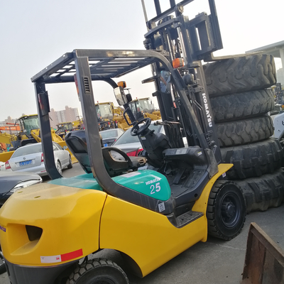 Redelijke Komatsu FD25 FD30 Diesel vorkheftruck in Japan 2,5 ton 3 ton met zijverander