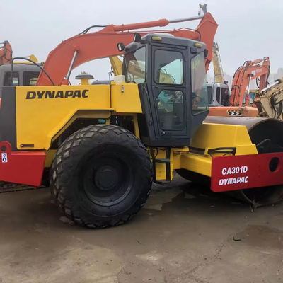 Tweedehands Dynapac CA30D wegroller met een enkele trommel en een snelheid van 0-10 km/h