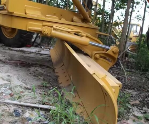 Tweedehands CAT 140M rater met Cummins motor in uitstekende staat.