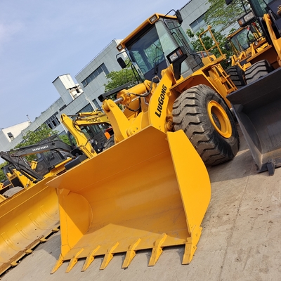 Originele GEBRUIKTE 856 LAADERS met een machinegewicht van 17000 kg in goede staat en op een goede