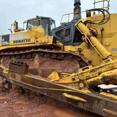 Tweedehands Komatsu 575A Crawler Dozer uit Japan met originele hydraulische cilinder