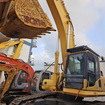 Gebruikte Komatsu graafmachine PC450-8 met 257 kW vermogen en 45125 kg gewicht in goede staat