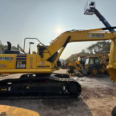 Gebruikte Komatsu PC220-8 graafmachine met een emmercapaciteit van 1cbm en tweedehands sportschoenen