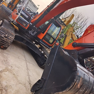 Gebruikte Doosan DX300LC graafmachine met goede staat en originele hydraulische pomp